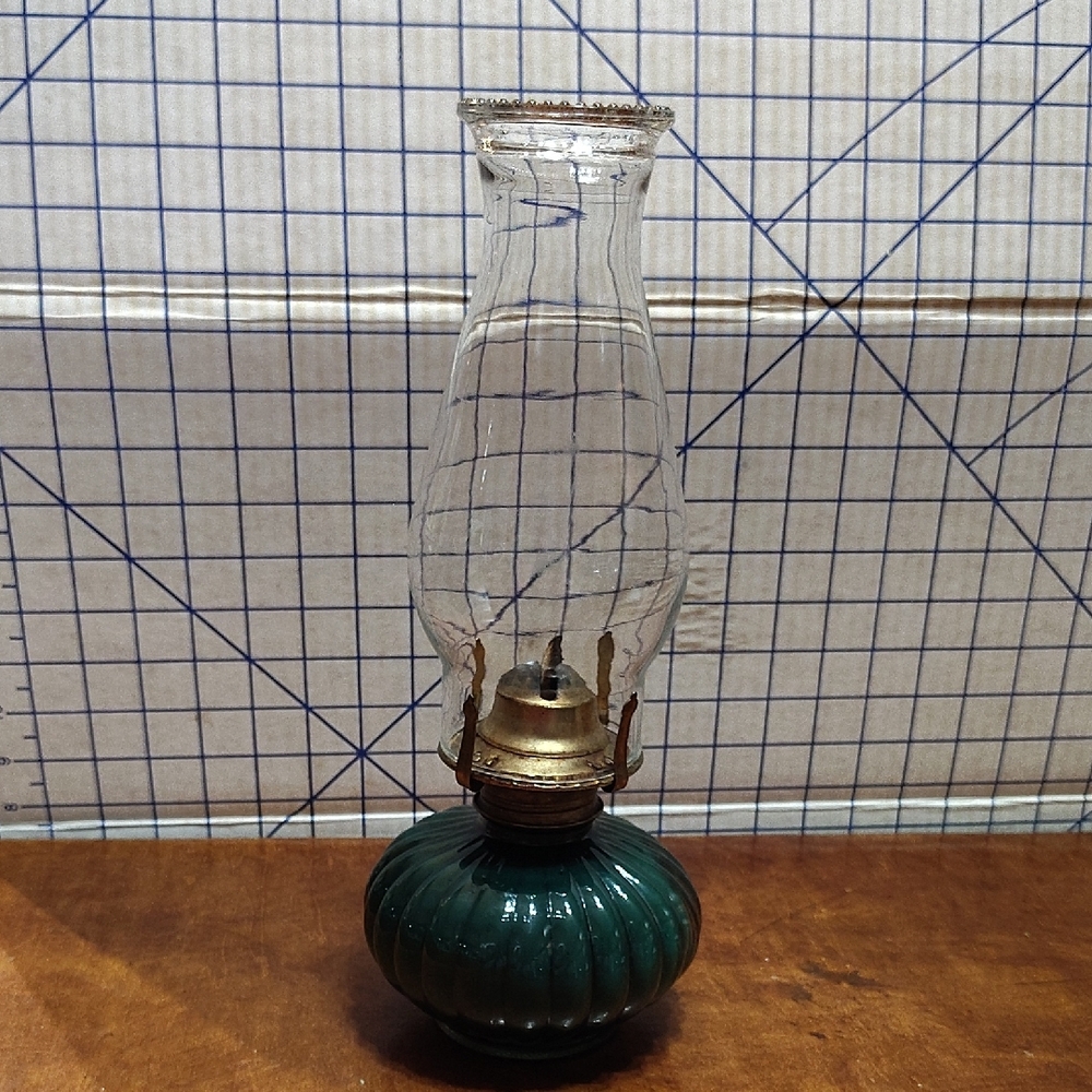 Emerald Green Ribbed Glass Oil Lantern with Clear Chimney